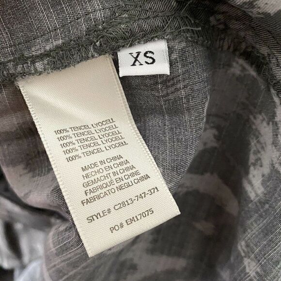 Cloth & Stone Panthera Button Down Top Animal Print Gray Size XS - Picture 6 of 8